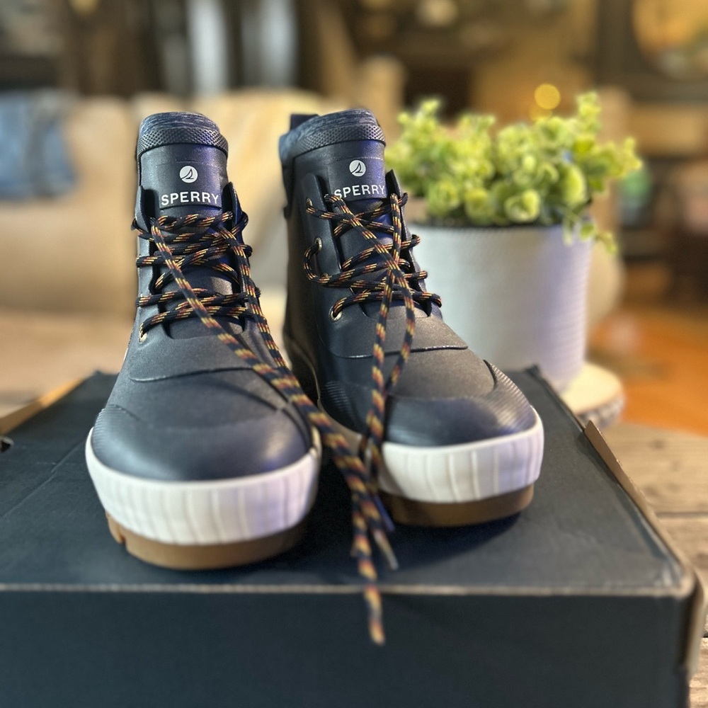 ‼️SOLD‼️ Sperry Navy and White High-Top Boots